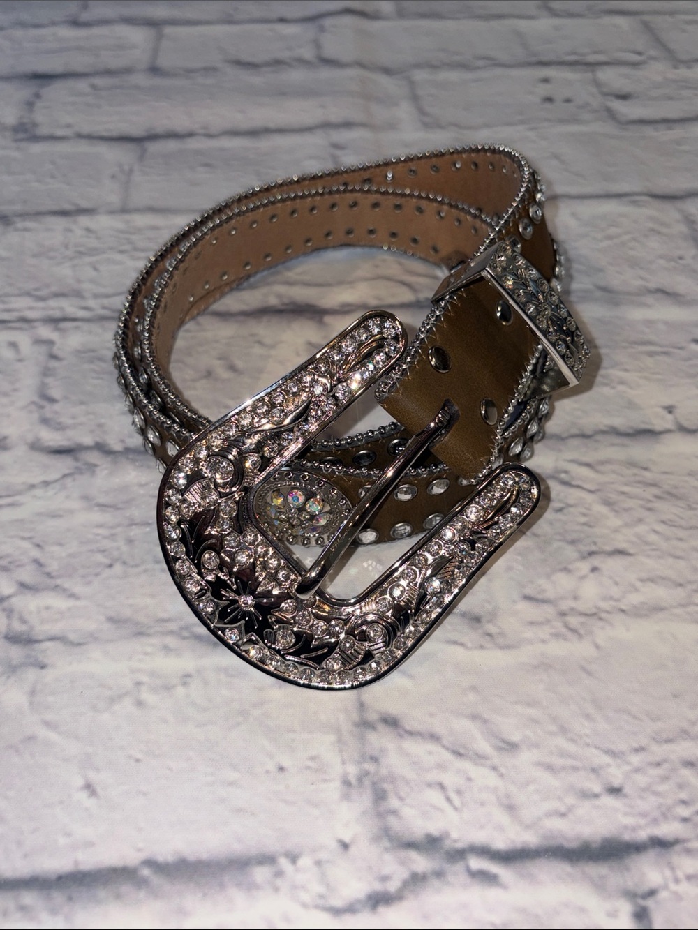 BLAZIN ROXX WOMEN'S BROWN WITH RHINESTONES AND CONCHOS SCALLOPED WESTERN BELT